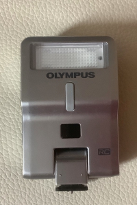olympus-blitz-vorne.jpg